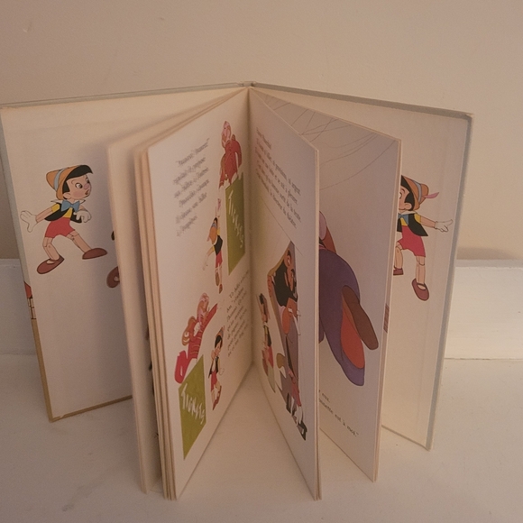 Disney Pinocchio Book ( French Version) - Picture 4 of 7